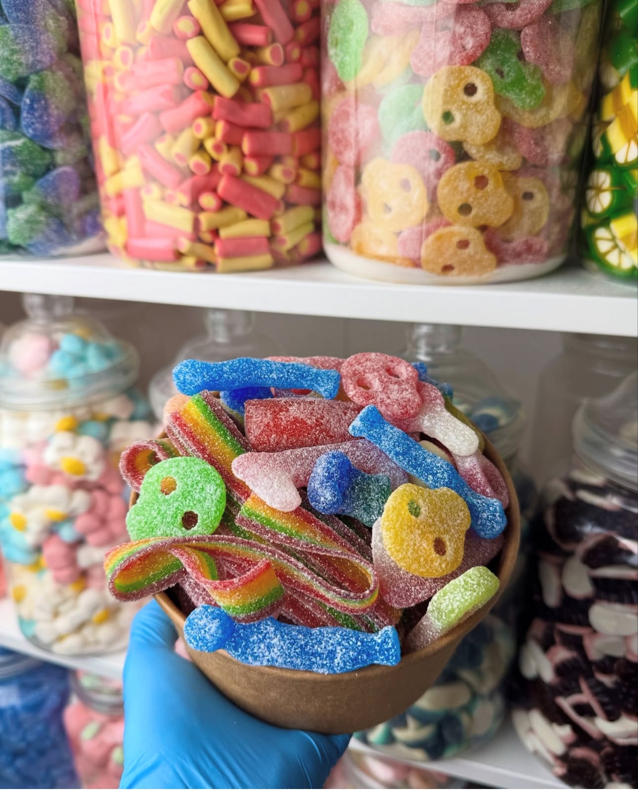 CANDY SALAD BOWL - INCLUDES 1 SAUCE BOTTLE