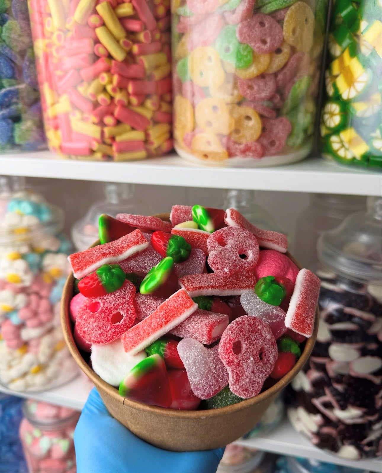 CANDY SALAD BOWL - INCLUDES 1 SAUCE BOTTLE